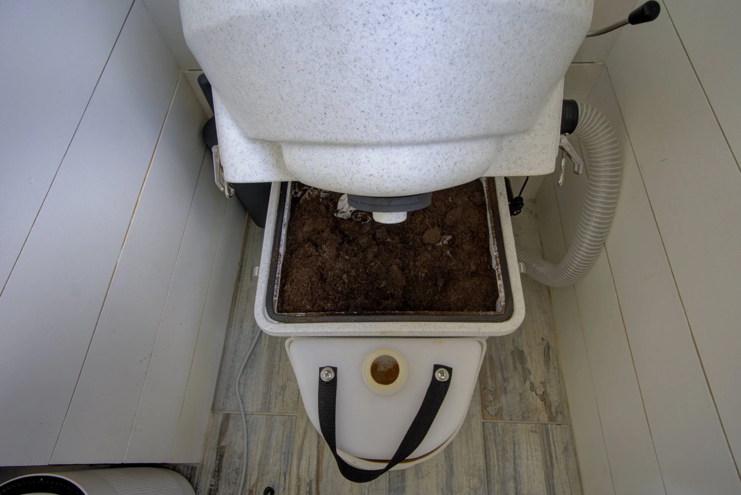 Compost toilet clearance